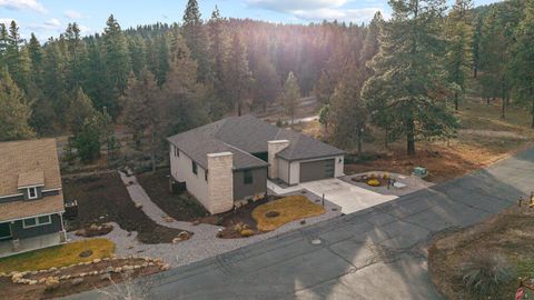 Tiny photo for 1092 Timber Ridge Loop, Klamath Falls, OR 97601 (MLS # 220215636)