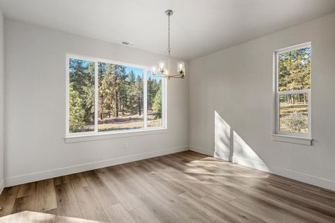 Tiny photo for 1092 Timber Ridge Loop, Klamath Falls, OR 97601 (MLS # 220215636)