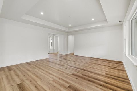 Tiny photo for 1092 Timber Ridge Loop, Klamath Falls, OR 97601 (MLS # 220215636)