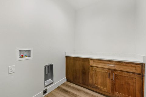 Tiny photo for 1092 Timber Ridge Loop, Klamath Falls, OR 97601 (MLS # 220215636)