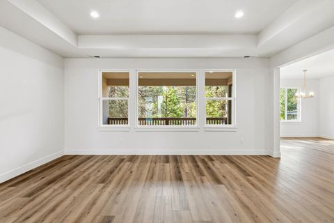 Tiny photo for 1092 Timber Ridge Loop, Klamath Falls, OR 97601 (MLS # 220215636)