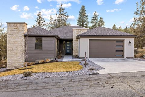 Photo of 1092 Timber Ridge Loop, Klamath Falls, OR 97601 (MLS # 220215636)