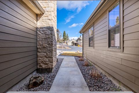 Tiny photo for 1092 Timber Ridge Loop, Klamath Falls, OR 97601 (MLS # 220215636)