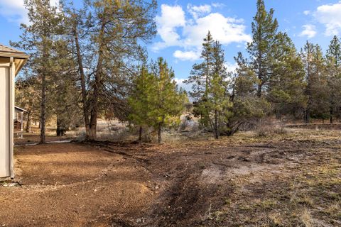 Tiny photo for 1092 Timber Ridge Loop, Klamath Falls, OR 97601 (MLS # 220215636)