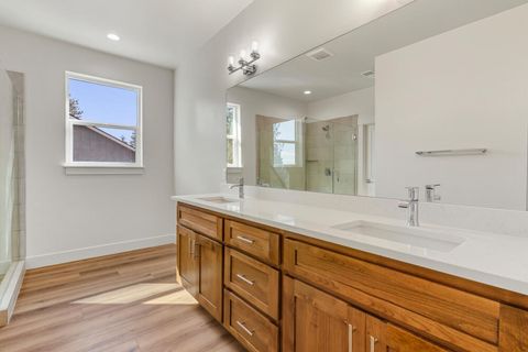 Tiny photo for 1092 Timber Ridge Loop, Klamath Falls, OR 97601 (MLS # 220215636)