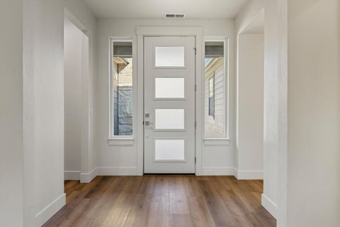 Tiny photo for 1092 Timber Ridge Loop, Klamath Falls, OR 97601 (MLS # 220215636)