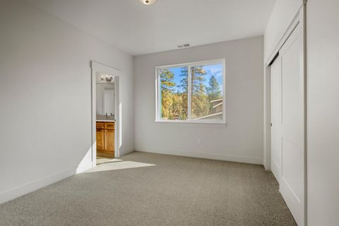 Tiny photo for 1092 Timber Ridge Loop, Klamath Falls, OR 97601 (MLS # 220215636)