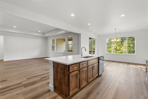 Tiny photo for 1092 Timber Ridge Loop, Klamath Falls, OR 97601 (MLS # 220215636)