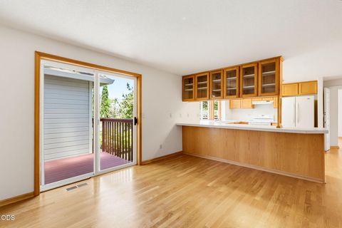 Tiny photo for 457 Walnut Street, Ashland, OR 97520 (MLS # 220223382)