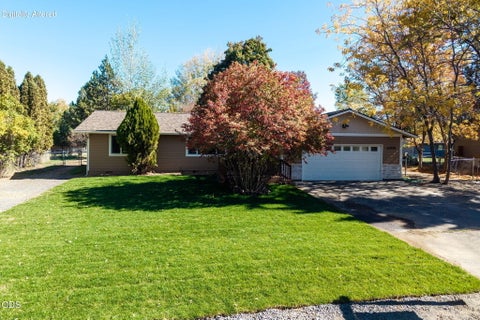 Photo of 62928 Florence Drive, Bend, OR 97701 (MLS # 220229859)