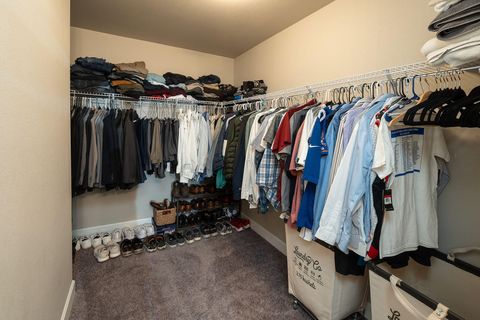 Tiny photo for 1811 NE 3rd Street, Redmond, OR 97756 (MLS # 220219798)