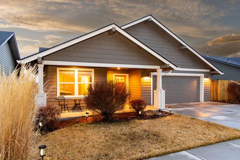 Tiny photo for 1811 NE 3rd Street, Redmond, OR 97756 (MLS # 220219798)