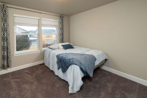 Tiny photo for 1811 NE 3rd Street, Redmond, OR 97756 (MLS # 220219798)