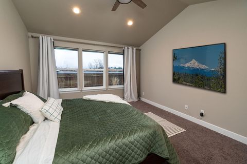 Tiny photo for 1811 NE 3rd Street, Redmond, OR 97756 (MLS # 220219798)