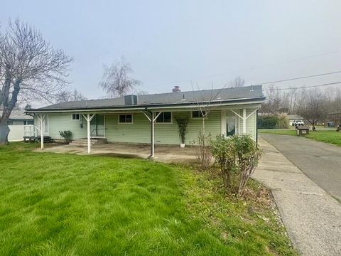 Tiny photo for 1640 Southgate Way, Grants Pass, OR 97527 (MLS # 220213975)
