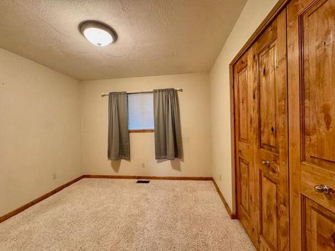 Tiny photo for 1640 Southgate Way, Grants Pass, OR 97527 (MLS # 220213975)