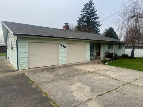 Tiny photo for 1640 Southgate Way, Grants Pass, OR 97527 (MLS # 220213975)