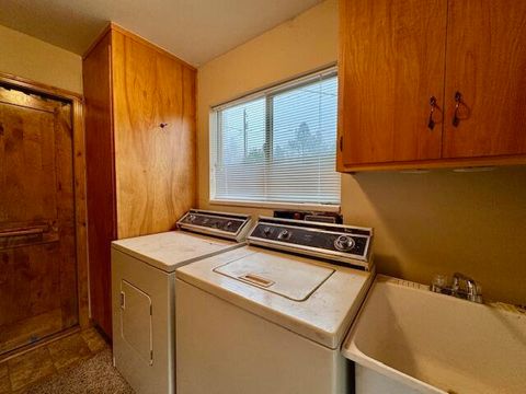 Tiny photo for 1640 Southgate Way, Grants Pass, OR 97527 (MLS # 220213975)