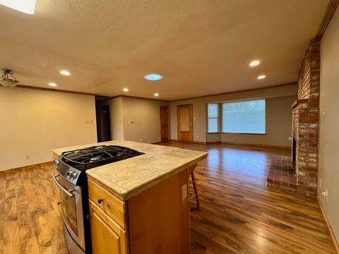 Tiny photo for 1640 Southgate Way, Grants Pass, OR 97527 (MLS # 220213975)