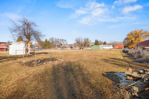 Tiny photo for 5071 Harlan Drive, Klamath Falls, OR 97603 (MLS # 220213957)