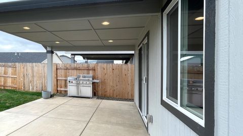 Tiny photo for 3665 Durst Street, Medford, OR 97504 (MLS # 220212389)