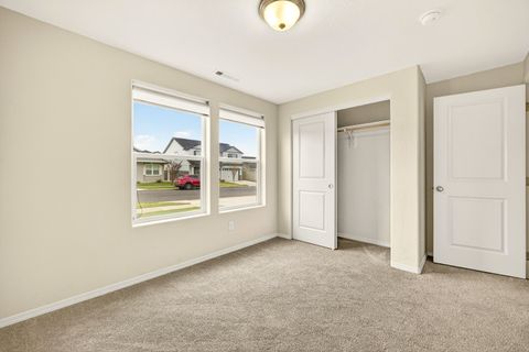 Tiny photo for 3665 Durst Street, Medford, OR 97504 (MLS # 220212389)