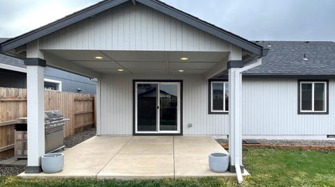 Tiny photo for 3665 Durst Street, Medford, OR 97504 (MLS # 220212389)