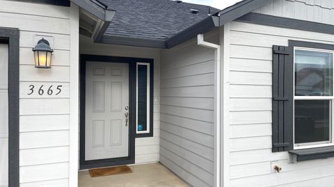 Tiny photo for 3665 Durst Street, Medford, OR 97504 (MLS # 220212389)