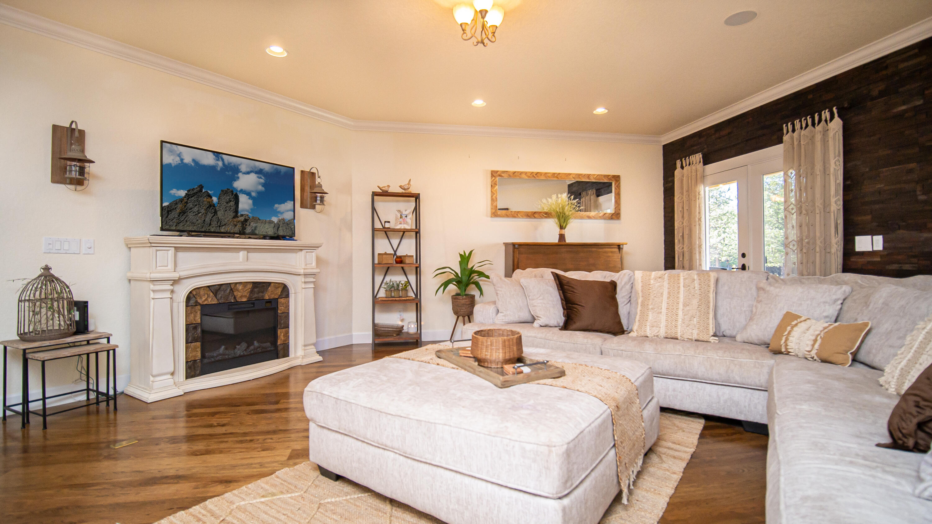 Pinewood Country Est - Residential