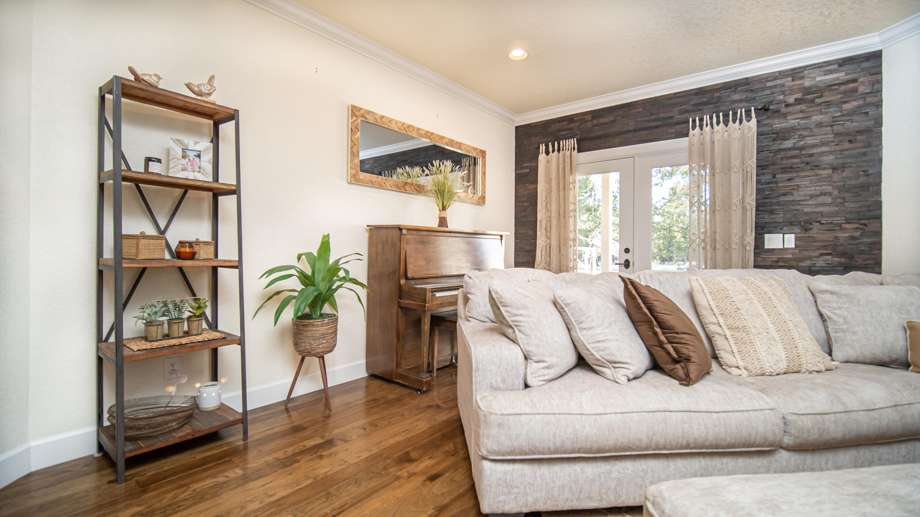 Pinewood Country Est - Residential