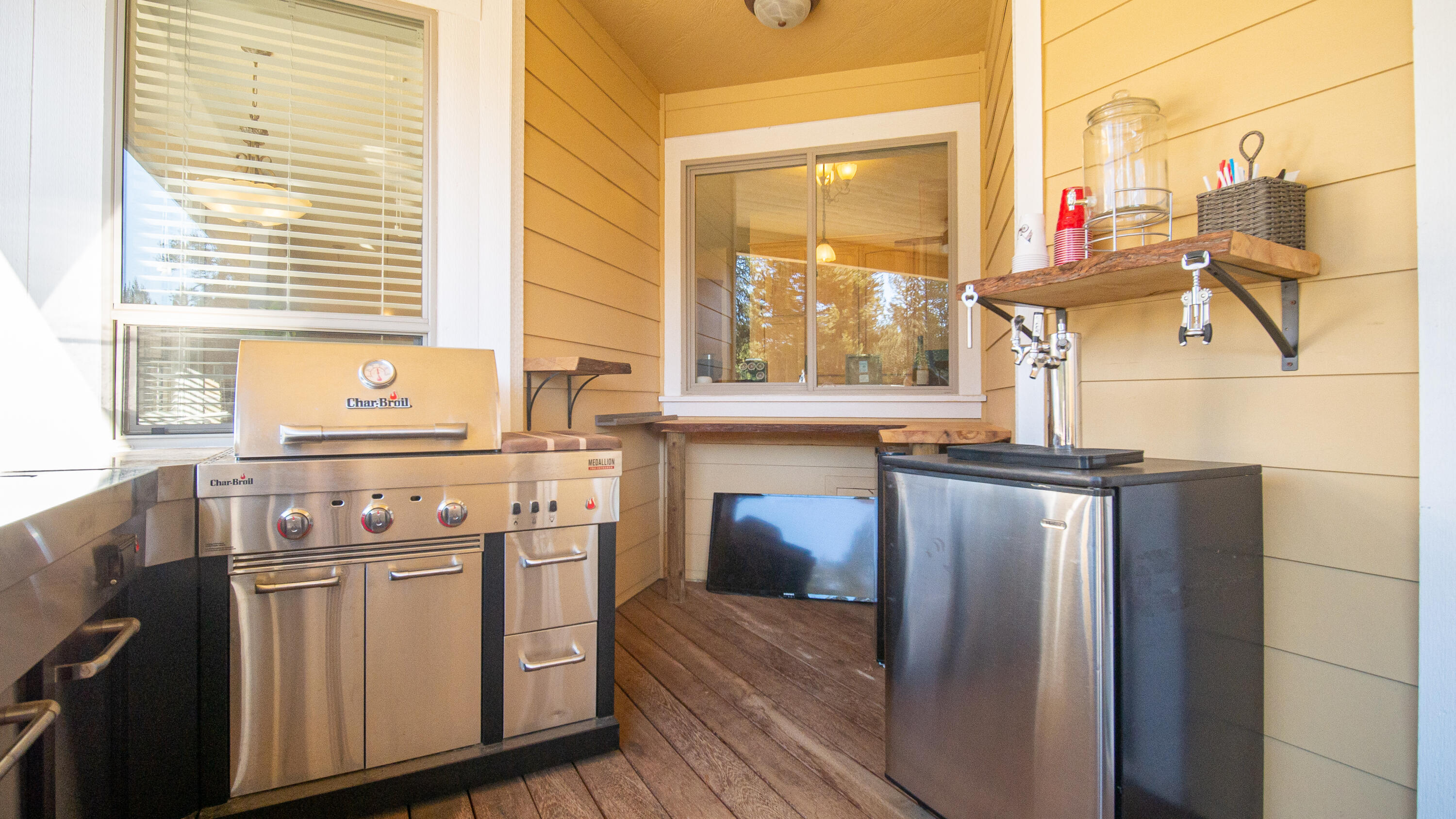 Pinewood Country Est - Residential