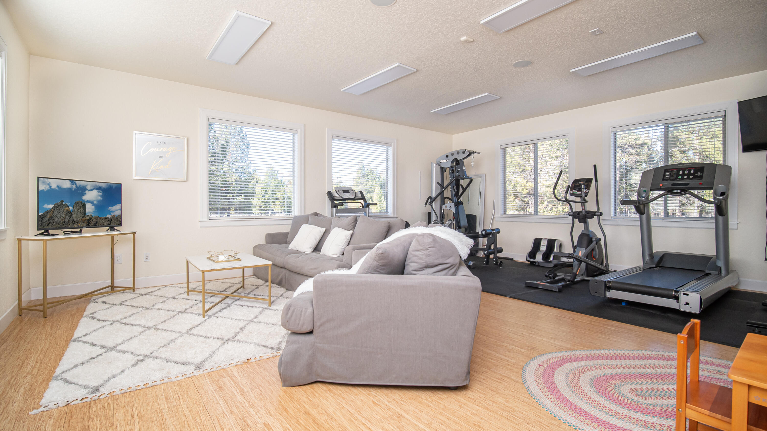 Pinewood Country Est - Residential