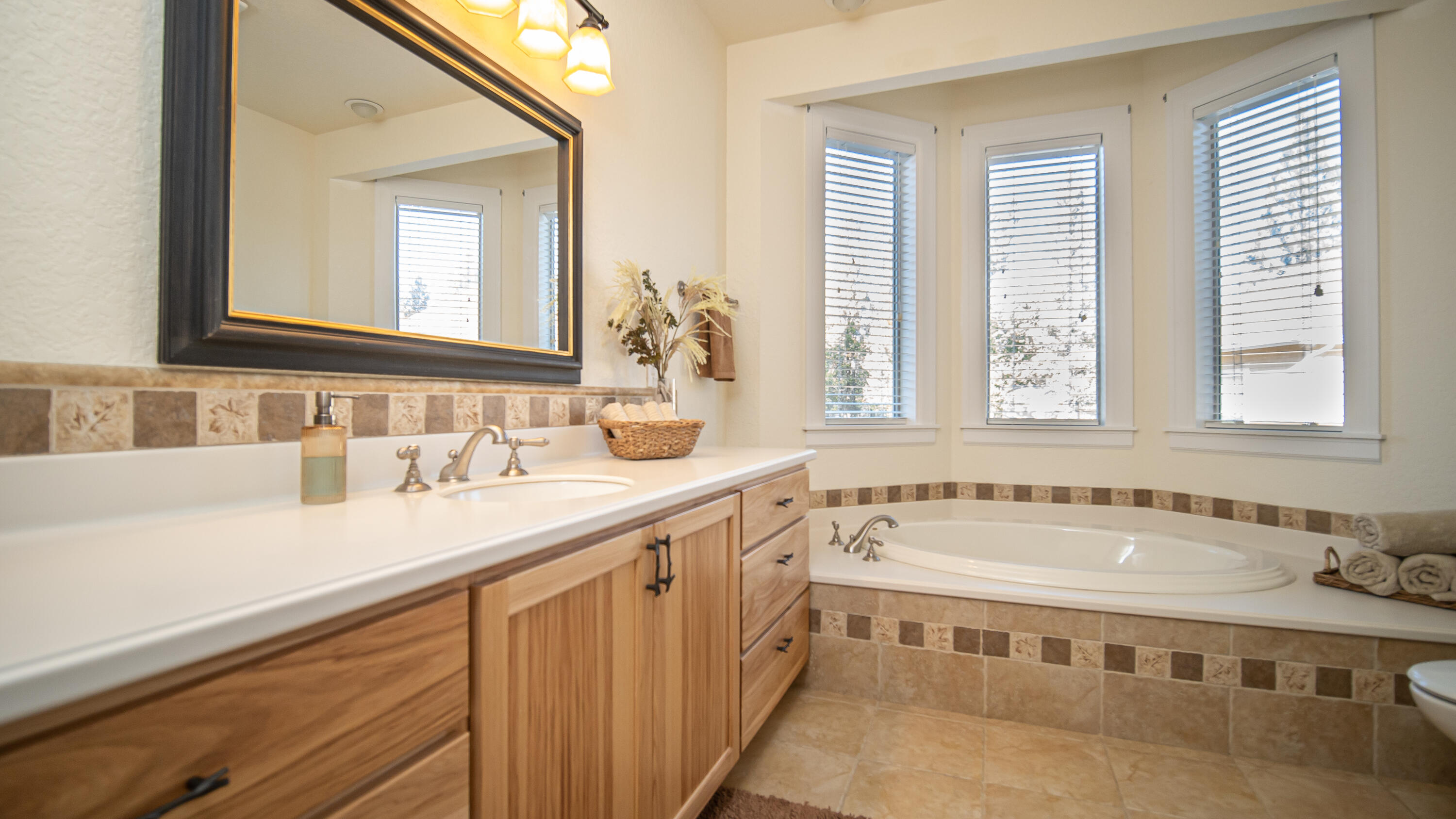 Pinewood Country Est - Residential