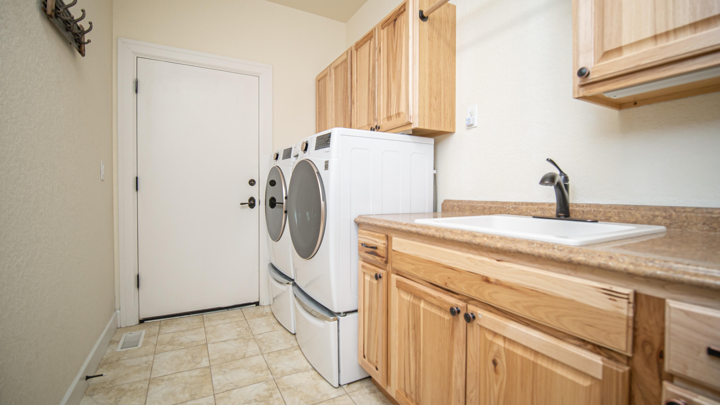 Pinewood Country Est - Residential