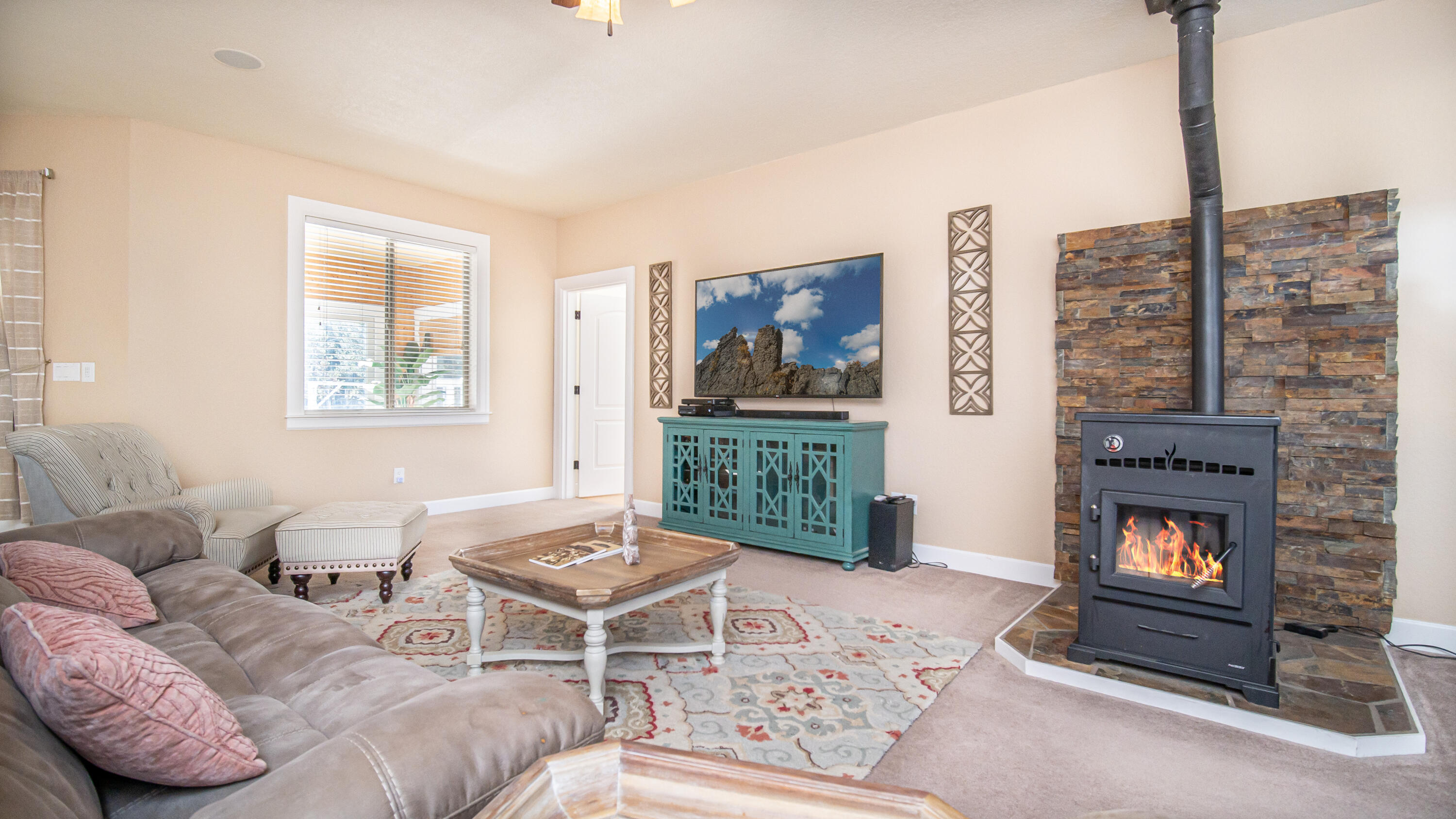 Pinewood Country Est - Residential