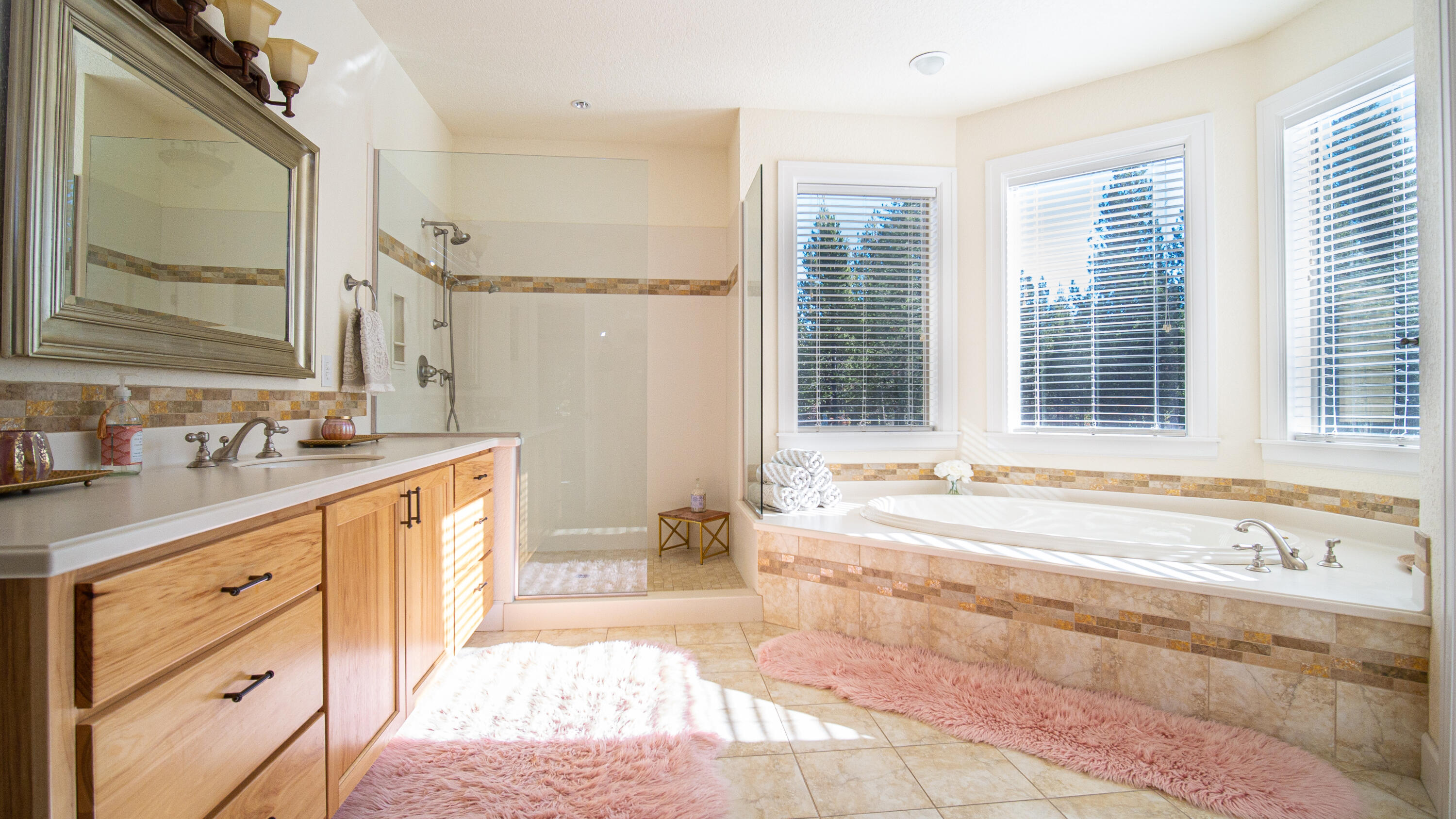 Pinewood Country Est - Residential