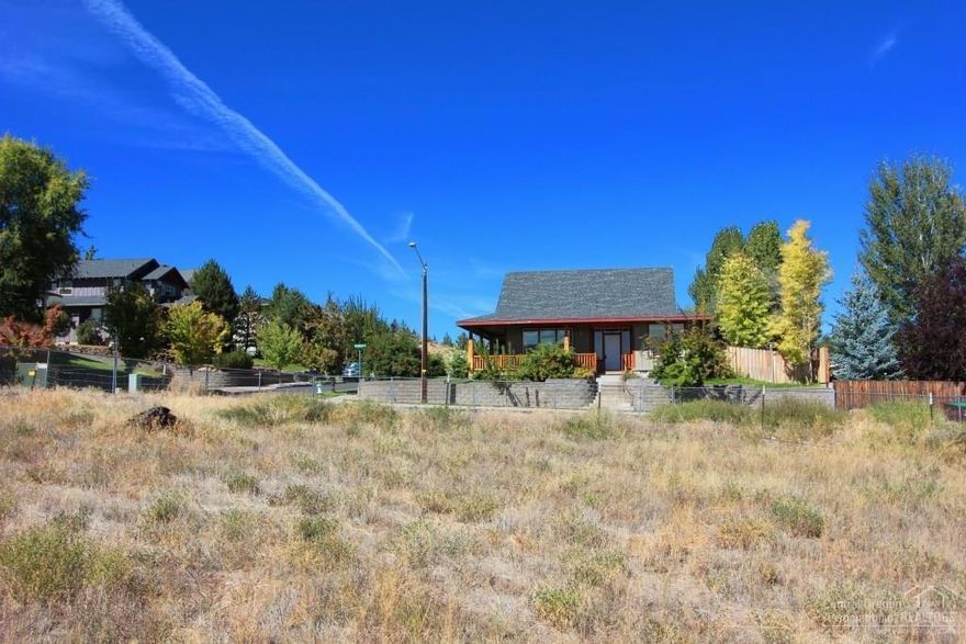 Nice city, approx 8712sf lot with multiple uses in established Aspen Heights neighborhood. Build a duplex or build your dream home. City services with gas available. Nice views. Not many like this out there!