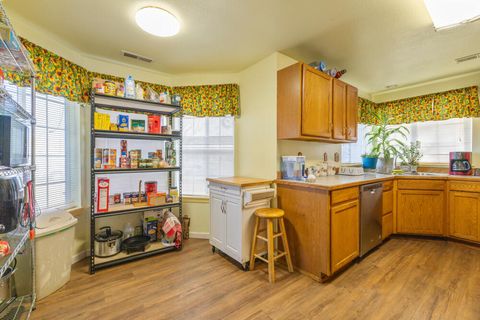 Tiny photo for 4810 Lombard Drive, Klamath Falls, OR 97603 (MLS # 220215342)