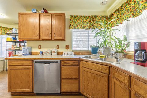 Tiny photo for 4810 Lombard Drive, Klamath Falls, OR 97603 (MLS # 220215342)