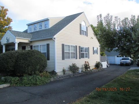 Tiny photo for 2234 Garden Avenue, Klamath Falls, OR 97601 (MLS # 220210908)