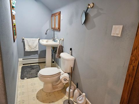 Tiny photo for 2234 Garden Avenue, Klamath Falls, OR 97601 (MLS # 220210908)