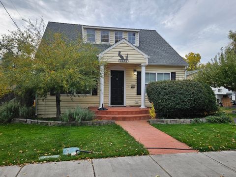 Photo of 2234 Garden Avenue, Klamath Falls, OR 97601 (MLS # 220210908) Photo of 2234 Garden Avenue, Klamath Falls, OR 97601 (MLS # 220210908)