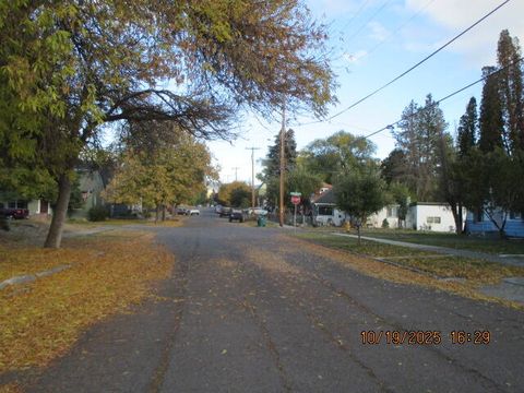 Tiny photo for 2234 Garden Avenue, Klamath Falls, OR 97601 (MLS # 220210908)