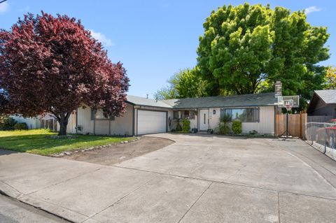 Photo of 2190 Delta Waters Road, Medford, OR 97504 (MLS # 220220259)