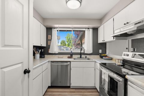 Tiny photo for 2190 Delta Waters Road, Medford, OR 97504 (MLS # 220220259)