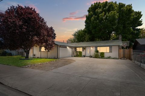 Tiny photo for 2190 Delta Waters Road, Medford, OR 97504 (MLS # 220220259)