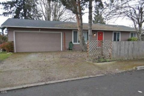 Photo of 4370 Burlington Loop NE, Salem, OR 97305 (MLS # 220222580)