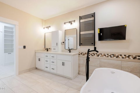 Tiny photo for 3454 NW Bryce Canyon Lane, Bend, OR 97703 (MLS # 220222919)