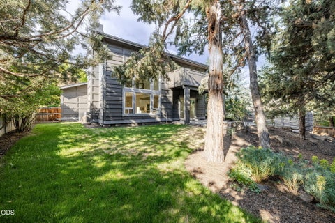 Tiny photo for 3454 NW Bryce Canyon Lane, Bend, OR 97703 (MLS # 220222919)