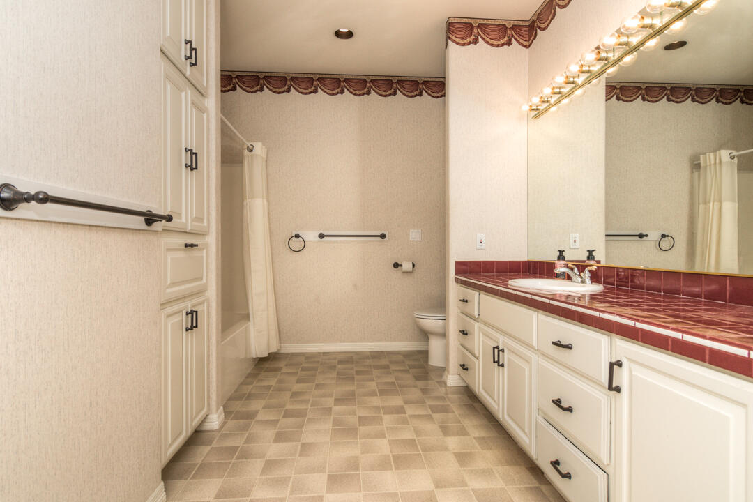 Fairway Point Villag - Residential